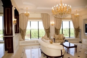 классические шторы для гостиной