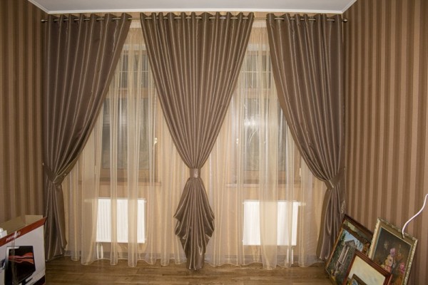 элитные шторы в интерьере гостиной