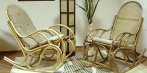 современные кресла в интерьере гостиной