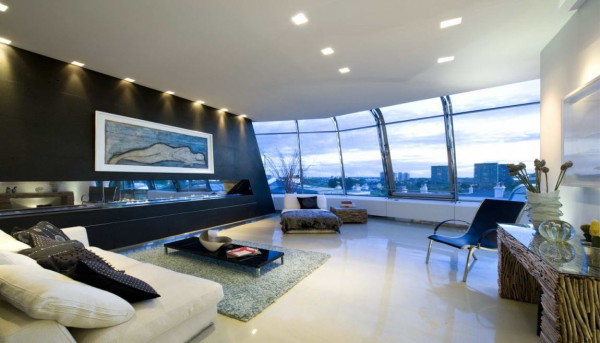 интерьер гостиной с панорамными окнами