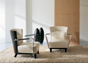 современные кресла в интерьере гостиной
