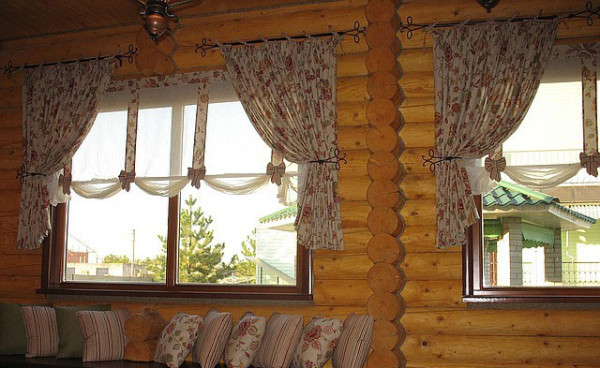 короткие шторы для гостиной