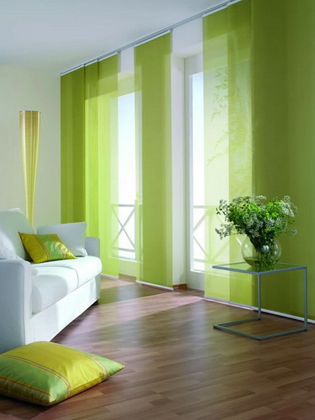 зеленые шторы в интерьере гостиной
