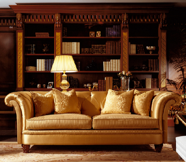 классический диван в интерьере гостиной